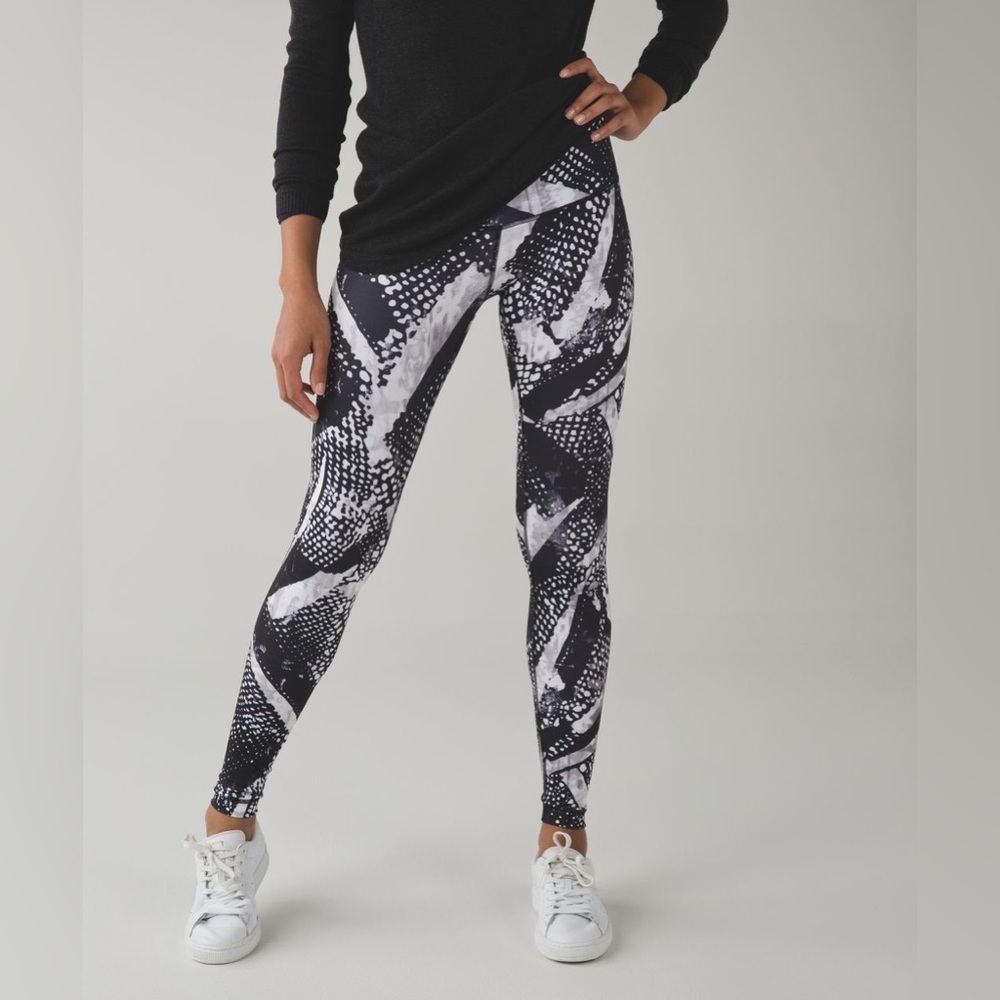 Lululemon Wunder Under Pant III *Full-On Luon
Static Mist White Black 6